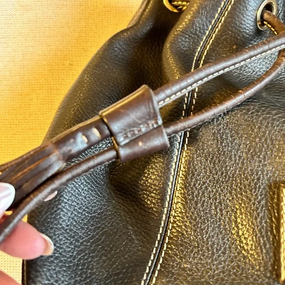 Dooney & Bourke leather brown bucket bag. Pre-loved - Picture 11 of 12